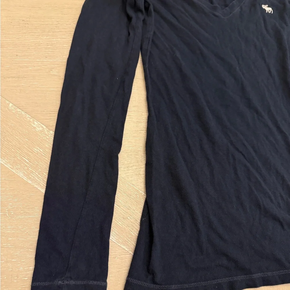 Abercrombie & Fitch Women's Blue V-Neck Long Sleeve Tee Bella Swan - Picture 4 of 7